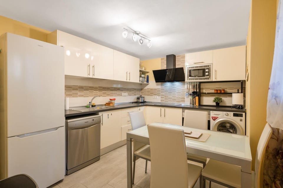 Kitchen or kitchenette, Living room