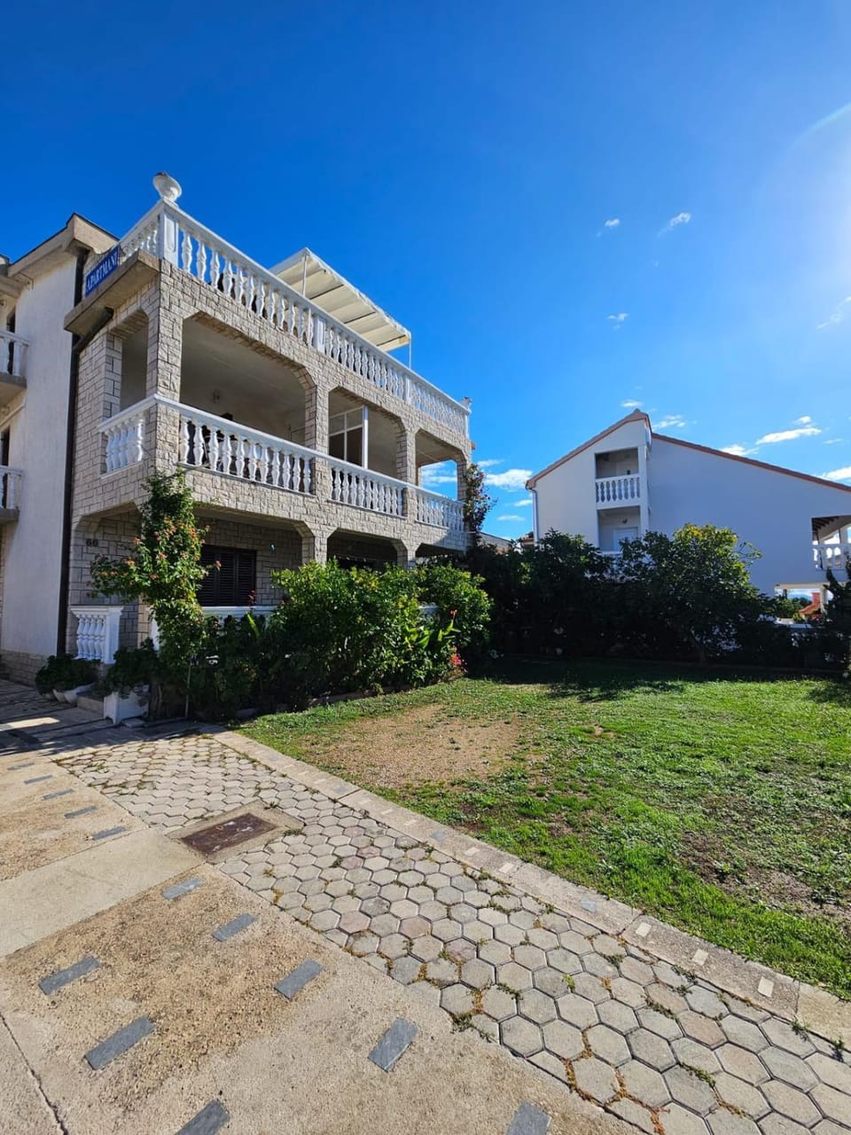 Property building, Facade/entrance, Off site