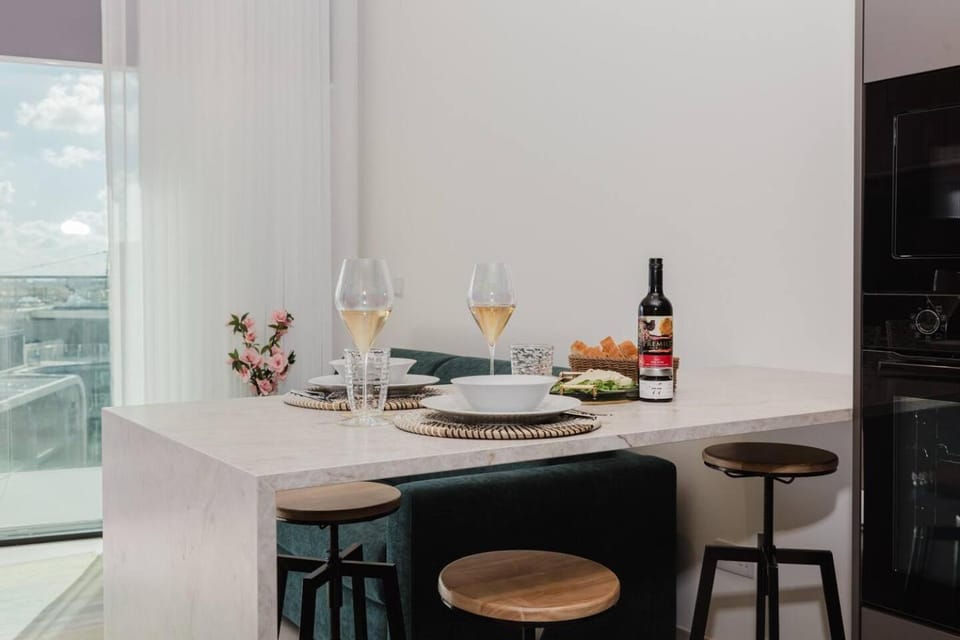 Elite Mercury Towers 1BED by Homely Apartment in Saint Julians