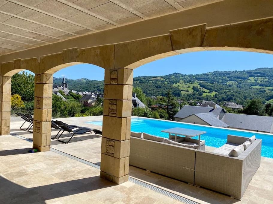 Superbe Villa vue panoramique et piscine exterieure chauffée Villa in Occitanie