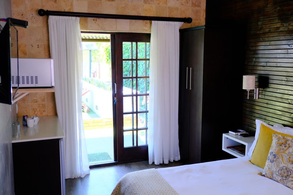 White Swan Guesthouse Bed and Breakfast in Eastern Cape