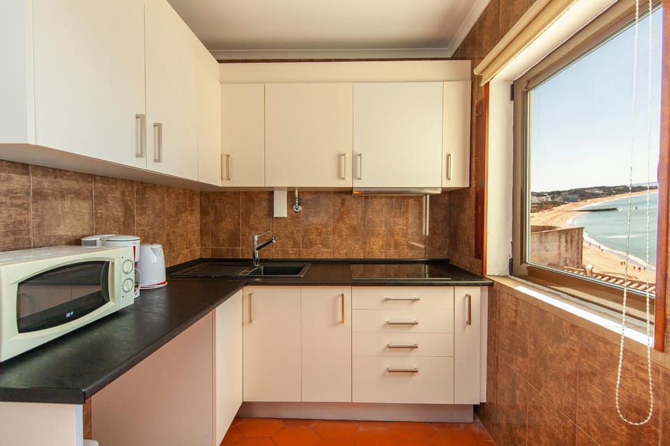Kitchen or kitchenette, Sea view, stove