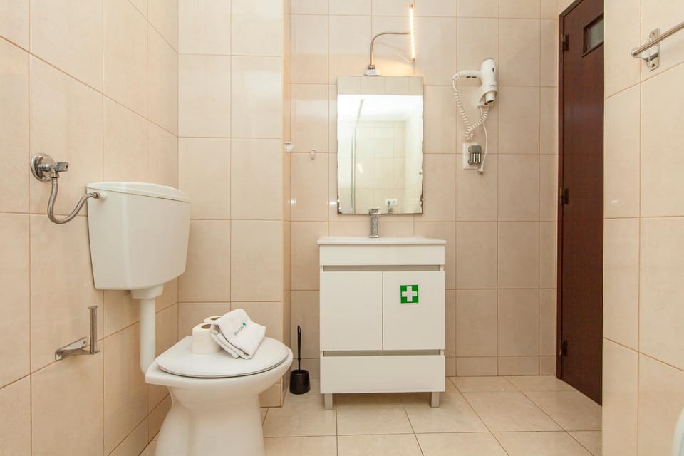 Toilet, Bathroom, towels