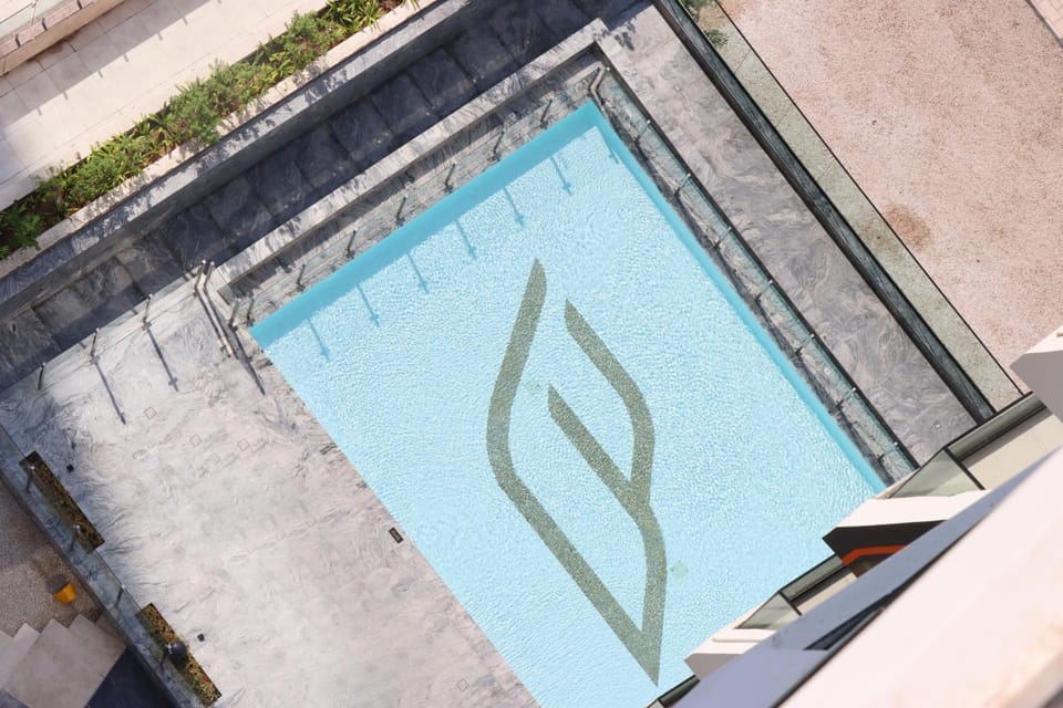 Day, Swimming pool
