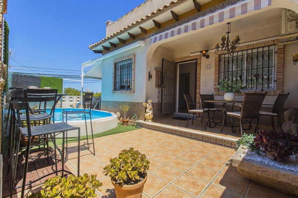 Property building, Balcony/Terrace, Swimming pool