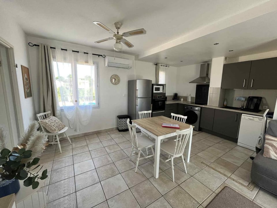 Kitchen or kitchenette, Dining area, dishwasher, oven, stove, washing machine