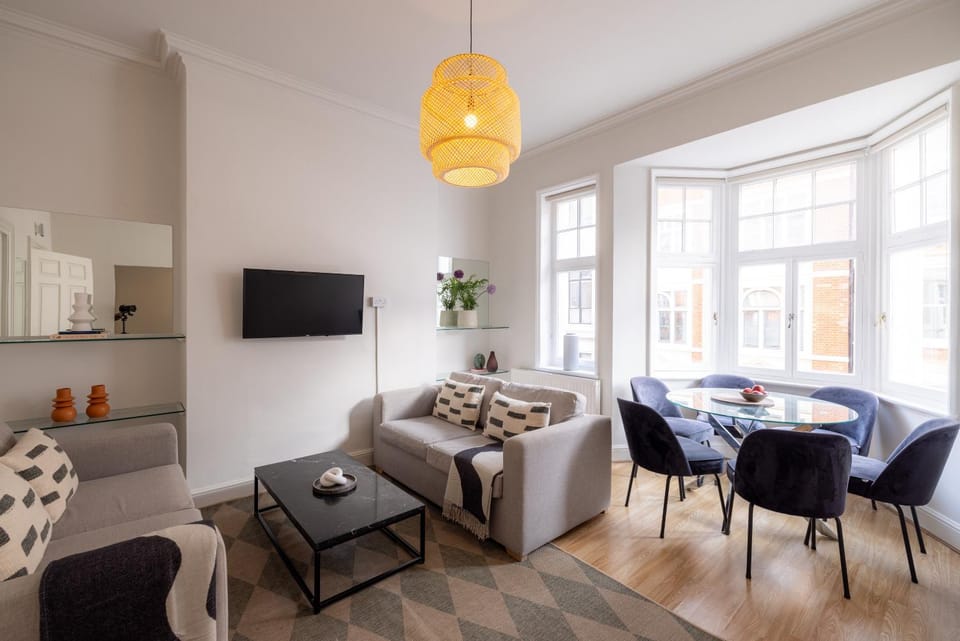 TV and multimedia, Living room, Dining area