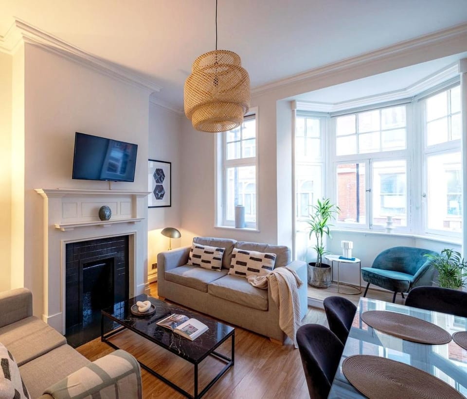 TV and multimedia, Living room, Dining area