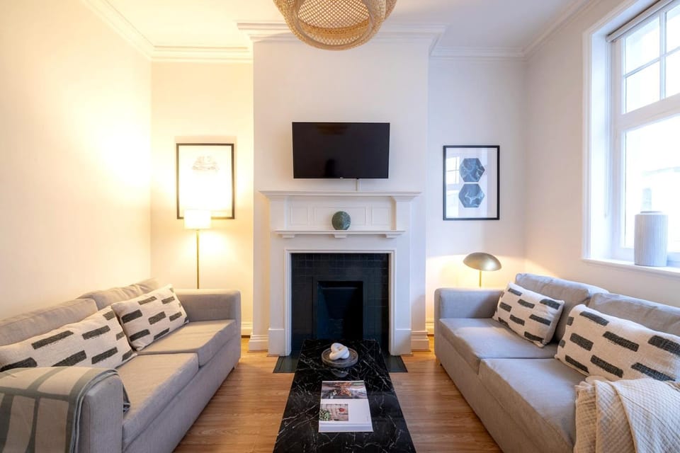 TV and multimedia, Living room, Seating area