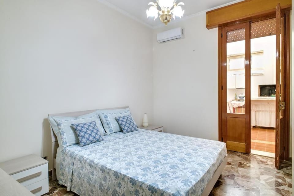 Bed, Bedroom, air conditioner