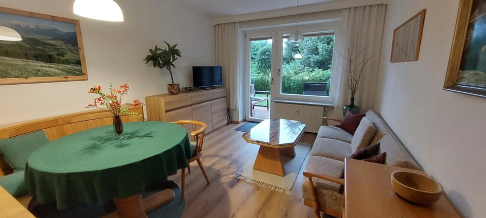 TV and multimedia, Living room, Dining area