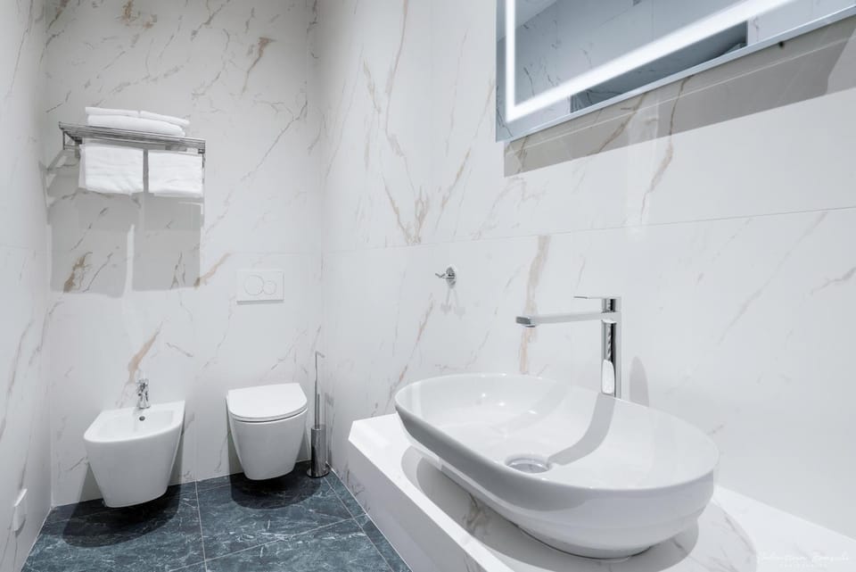 Toilet, Bathroom, towels