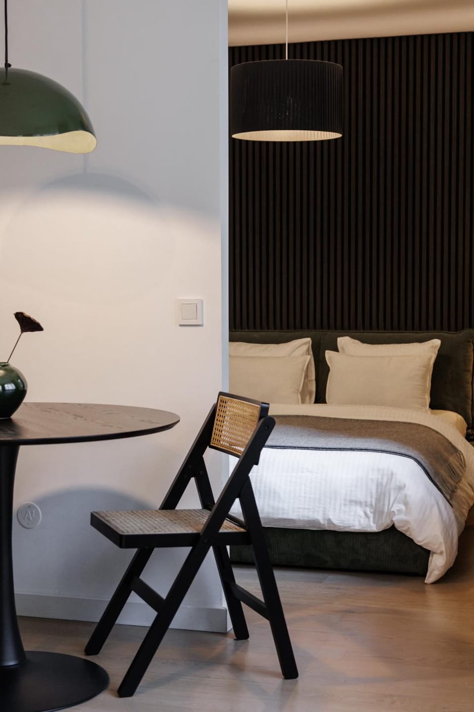 Photo of the whole room, Bedroom