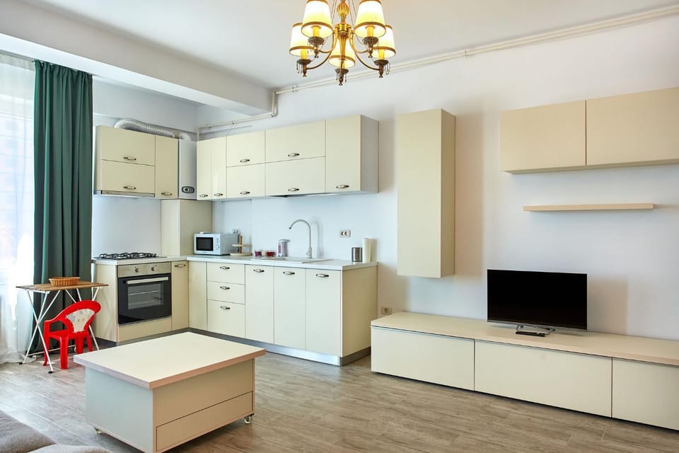 TV and multimedia, Kitchen or kitchenette, oven, stove