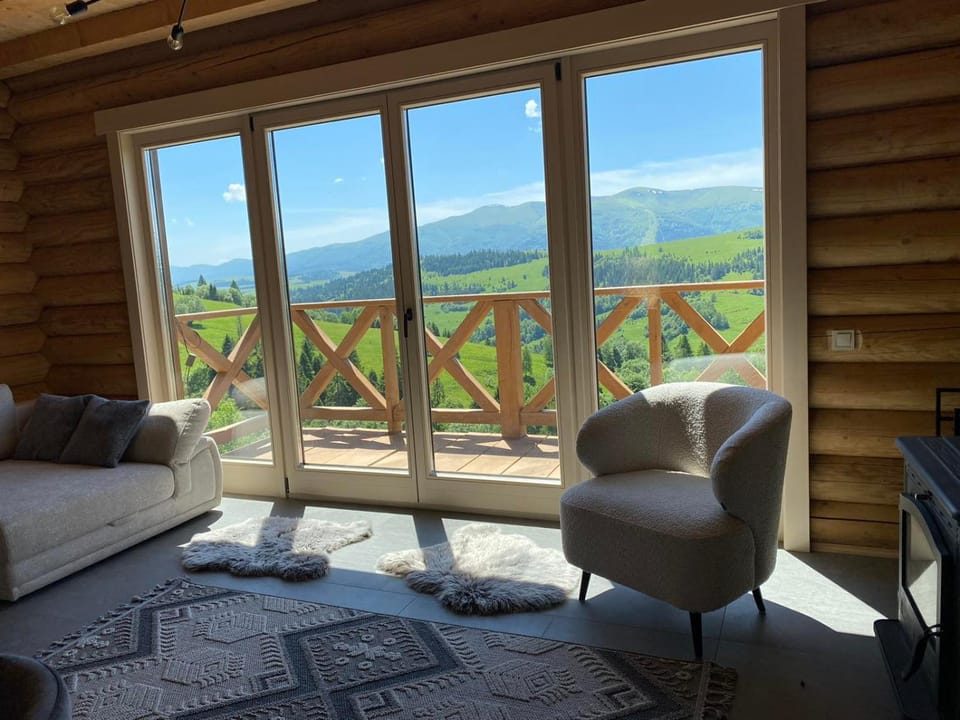 Balcony/Terrace, Living room, Mountain view