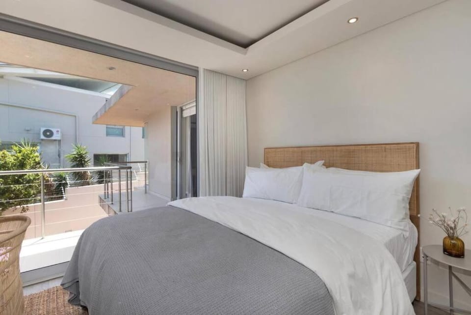 Camps Bay Grace - Villa with pool and ocean views Villa in Camps Bay