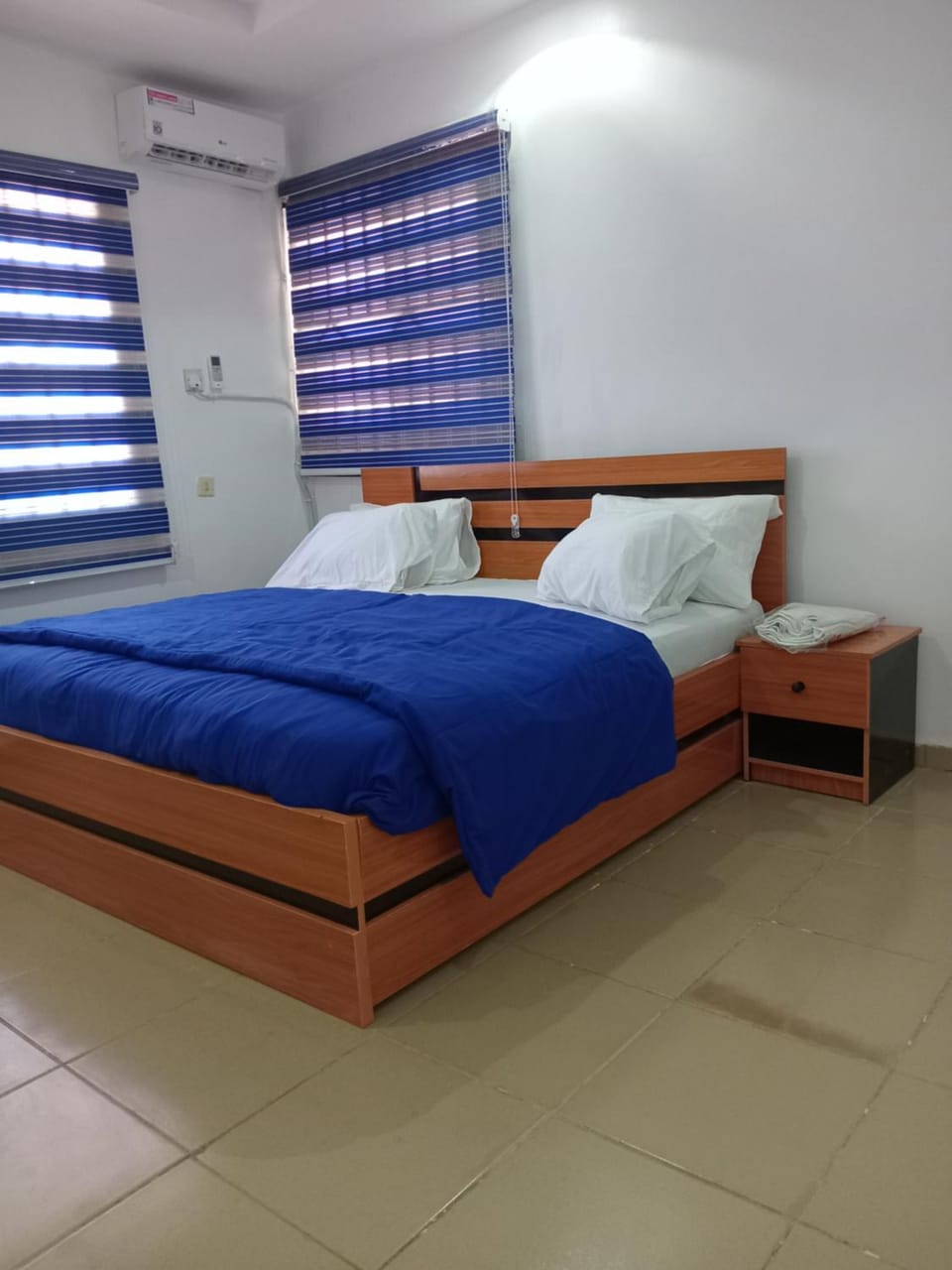 Bed, air conditioner