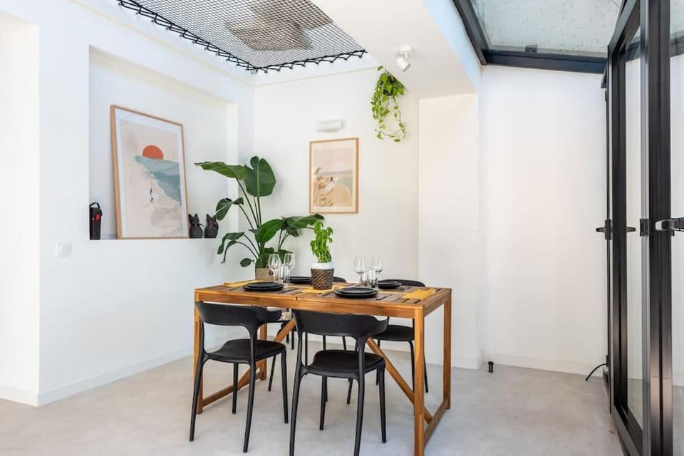 Living room, Dining area