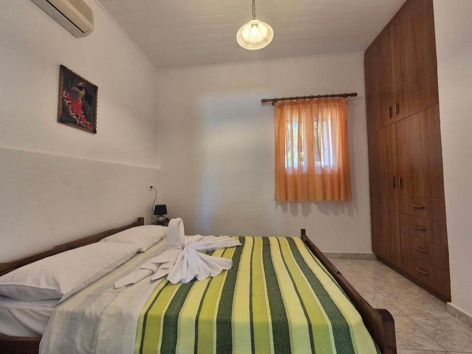 Bed, Bedroom, towels, wardrobe, air conditioner