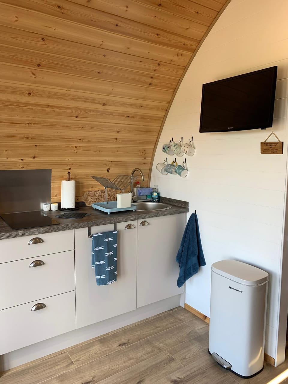 Deep Dale- Bugthorpe Grange Glamping Chalet in England
