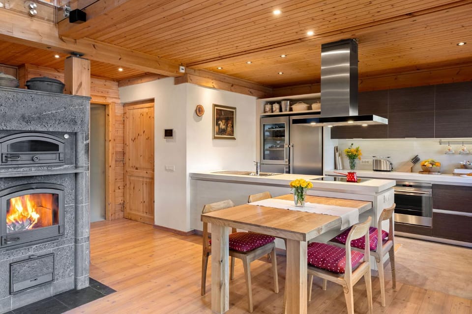Kitchen or kitchenette, Dining area, fireplace, stove, kitchen