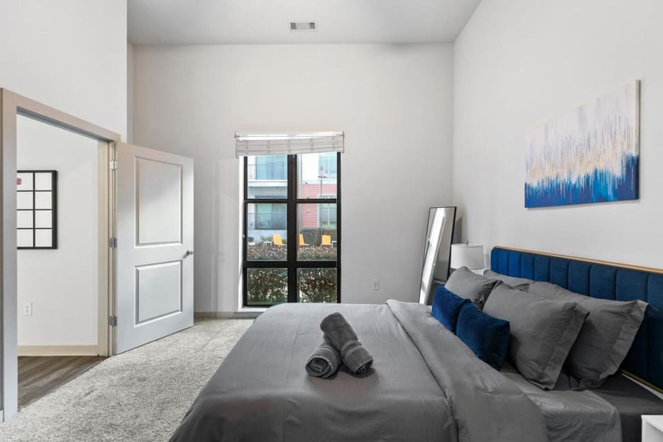 1BR Getaway with Pool View in Birmingham Apartment in Birmingham