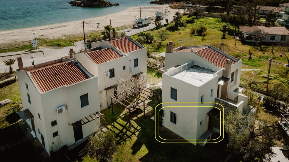 Property building, Location