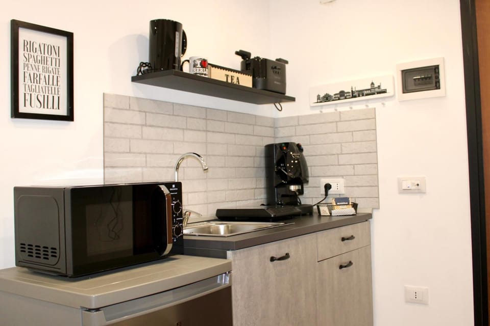 Coffee/tea facilities, minibar, stove, toaster