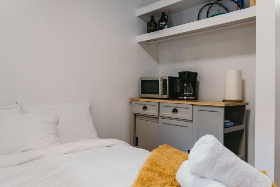 Bedroom, minibar