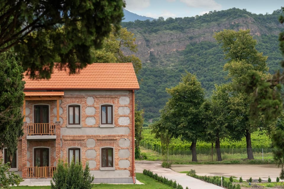 Property building, Nearby landmark, Day, Natural landscape, Garden, Garden view, Landmark view, Mountain view