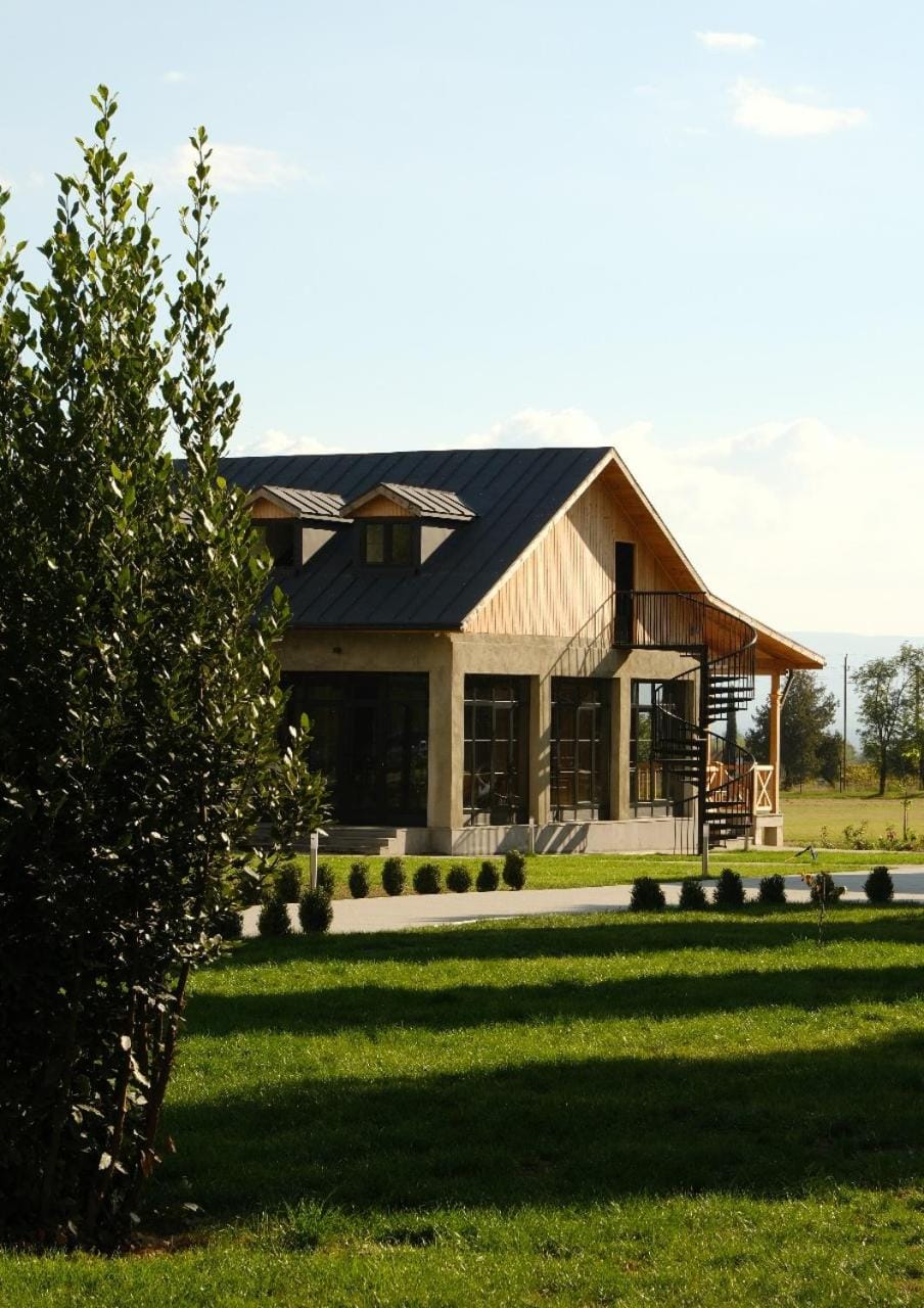 Property building, Day, Natural landscape, Garden, Garden view