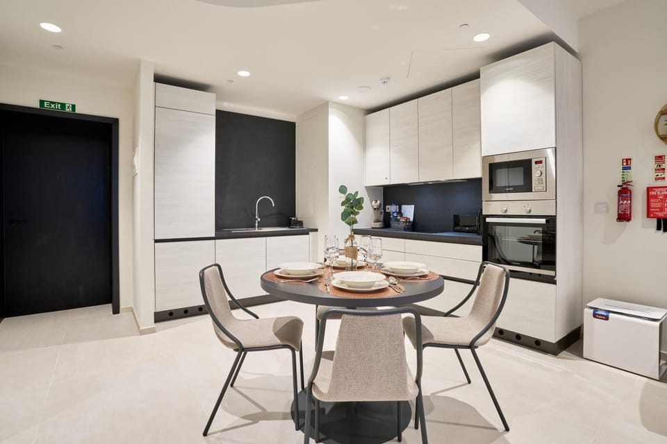 Kitchen or kitchenette, Dining area, dishwasher, oven, kitchen