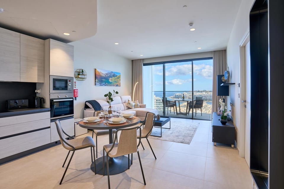 TV and multimedia, Kitchen or kitchenette, Living room, Seating area, Dining area, oven