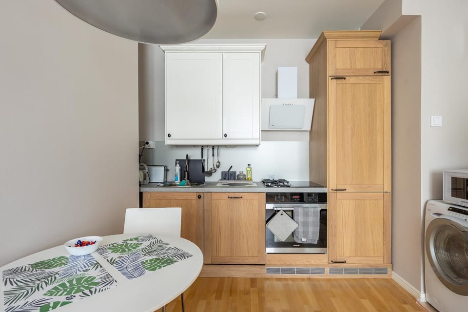 Coffee/tea facilities, Kitchen or kitchenette, dishwasher, microwave, oven, stove, toaster, washing machine
