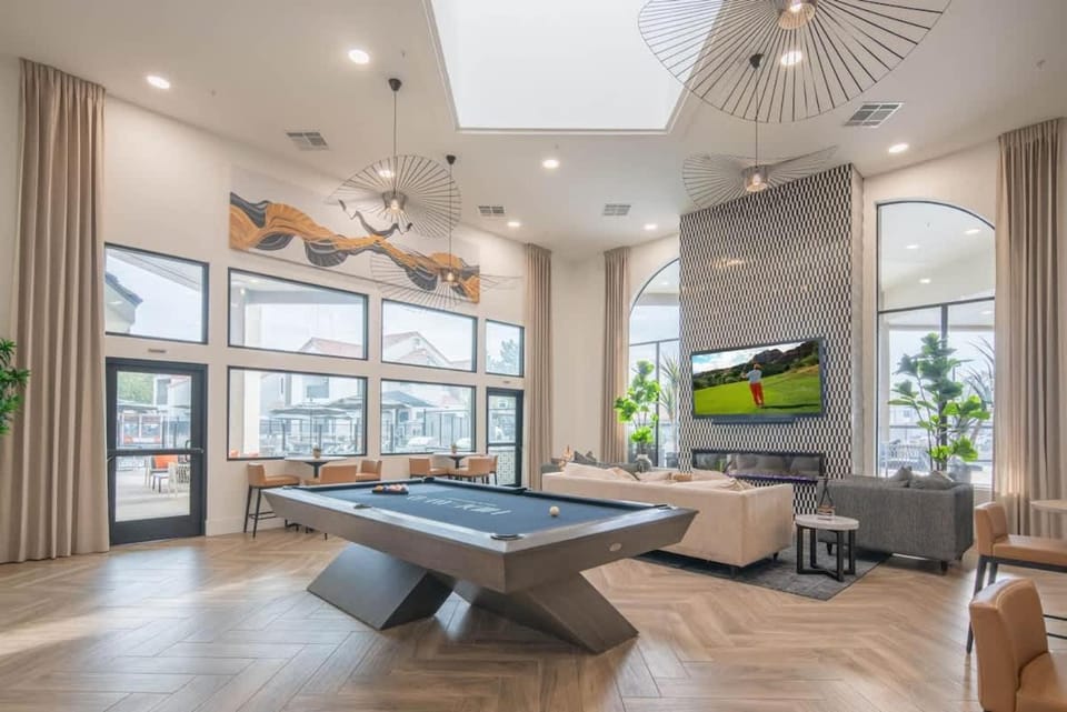 Lush Golf Pickleball Pool Hot Tub King Bed Parking Apartment in Scottsdale