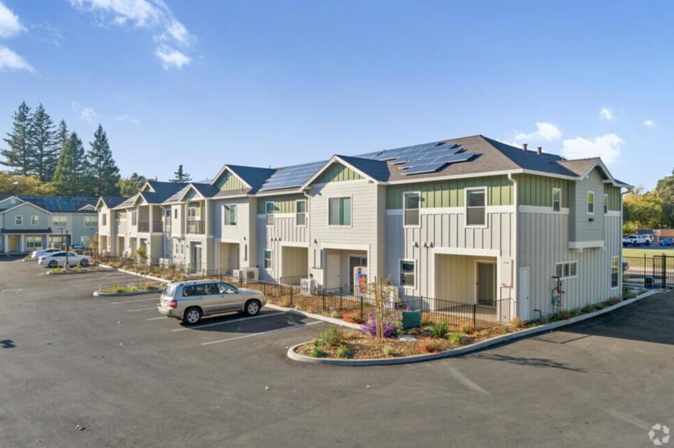 Modern Spacious Pool Apartment PET FRIENDLY Apartment in Chico
