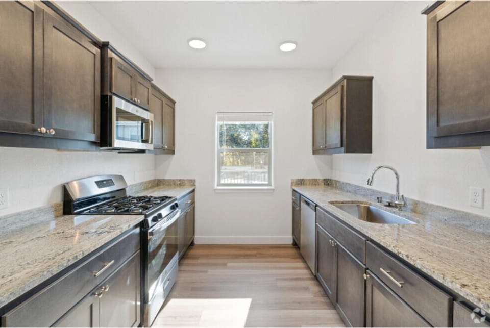 Modern Spacious Pool Apartment PET FRIENDLY Apartment in Chico