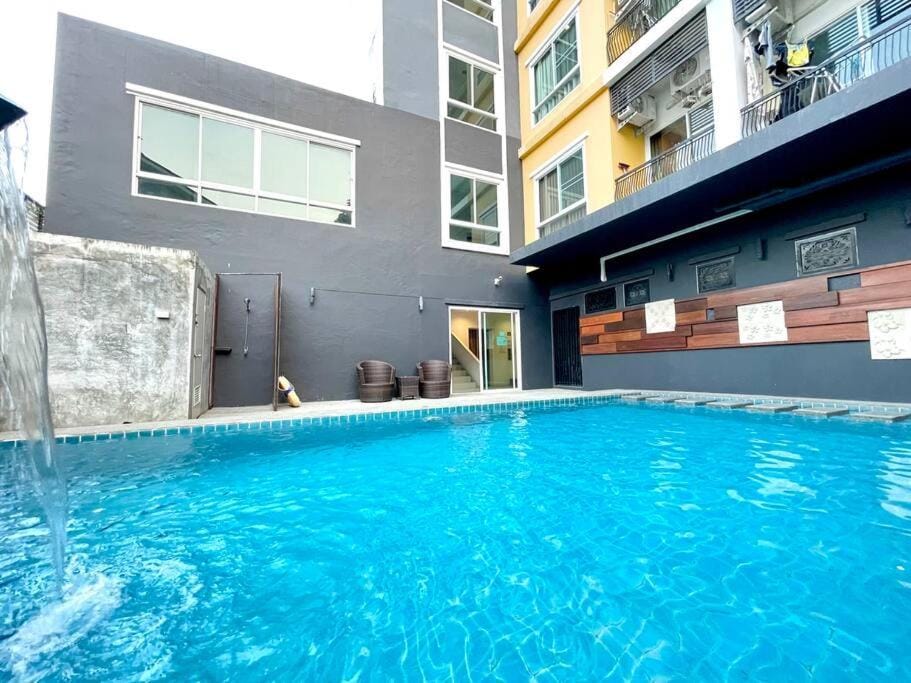 Swimming pool