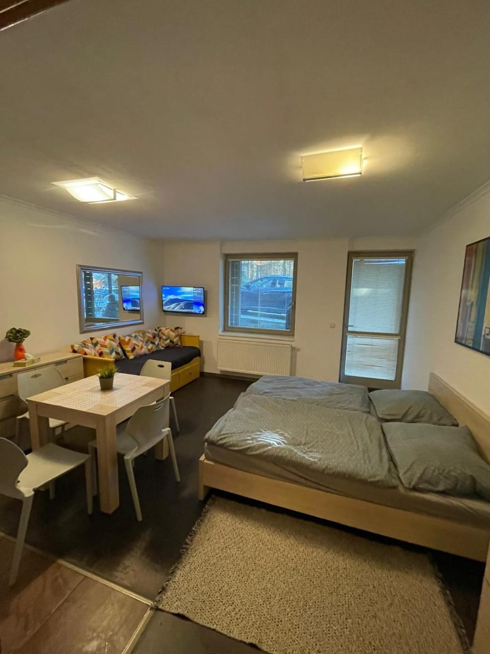 Communal lounge/ TV room, Bed, TV and multimedia, Living room, Photo of the whole room, Seating area, Dining area, Bedroom