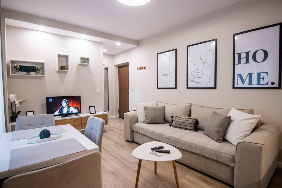 TV and multimedia, Living room, Photo of the whole room, Seating area