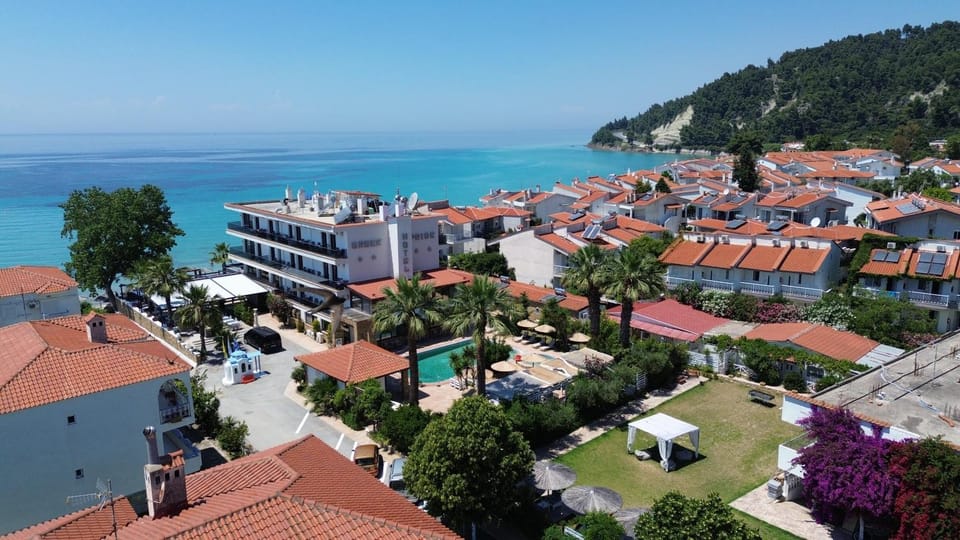 Property building, Day, Natural landscape, Bird's eye view, City view, Mountain view, Sea view, Location