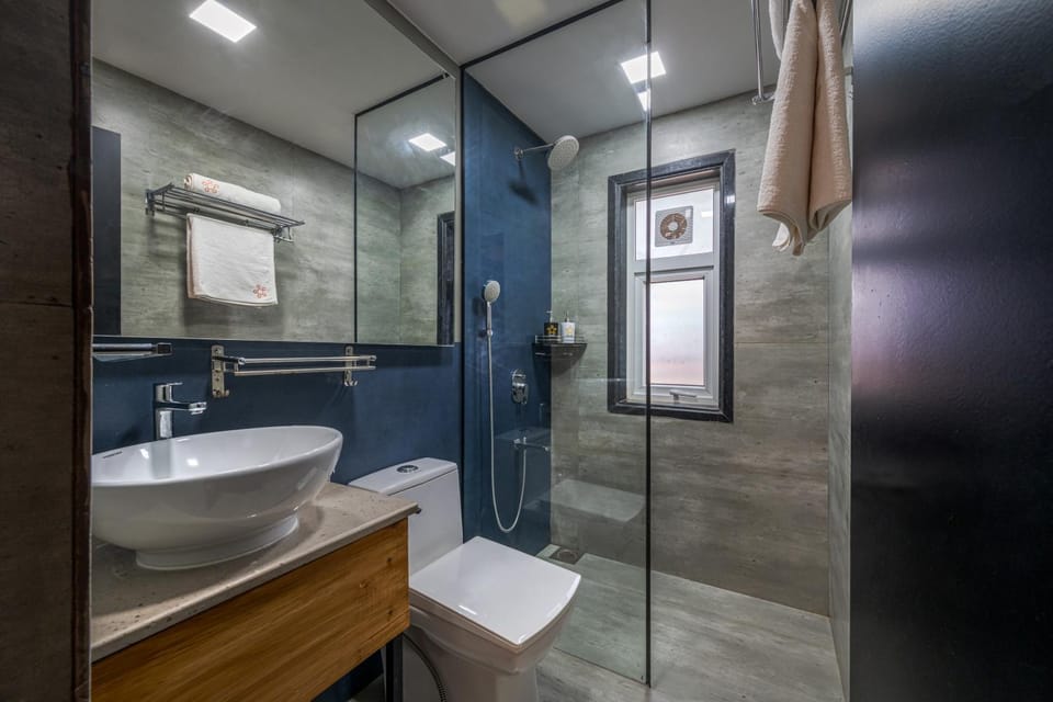 Shower, Toilet, Bathroom, towels