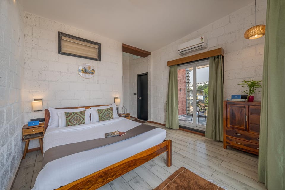 Bed, Photo of the whole room, Bedroom, air conditioner