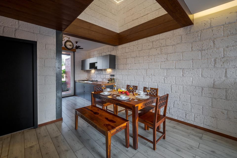 Food and drinks, Dining area, Food