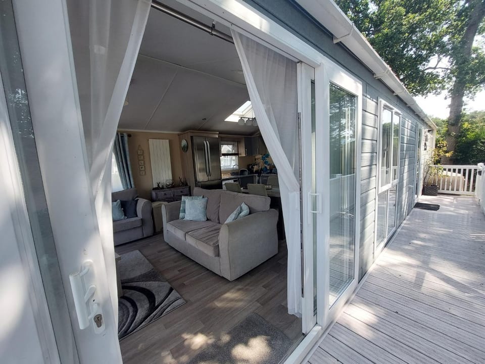 Tulip Lodge at Oakdene - Passes included free! Campground/ 
RV Resort in East Dorset District