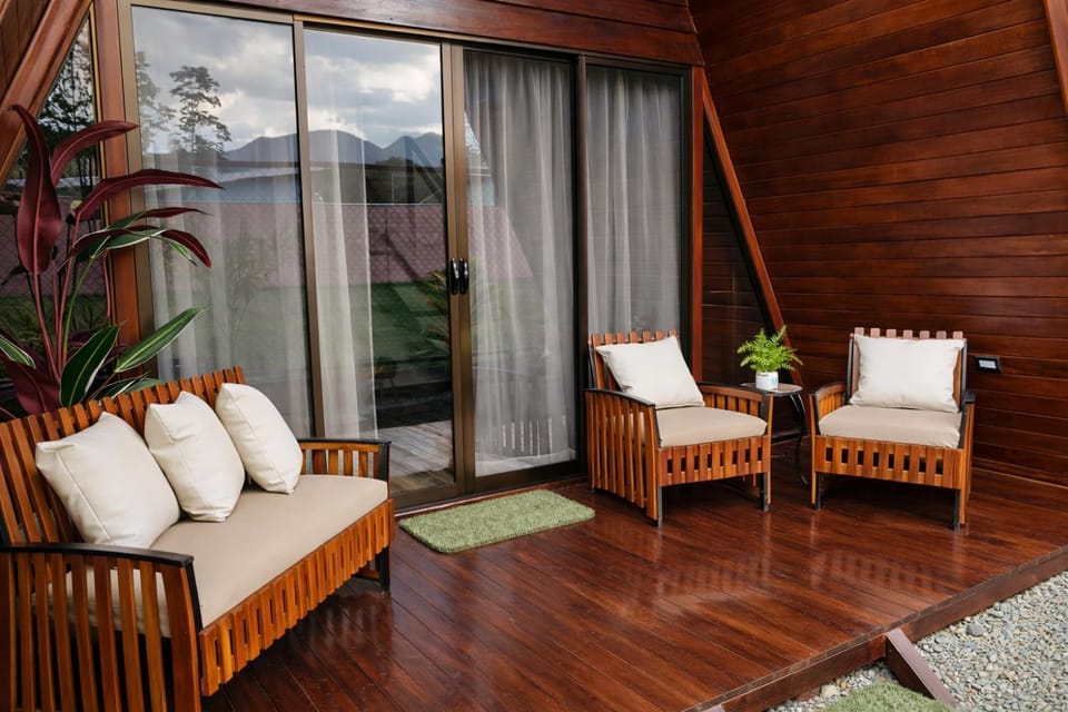 Sol y Luna Chalet with volcano view and Jacuzzi House in La Fortuna