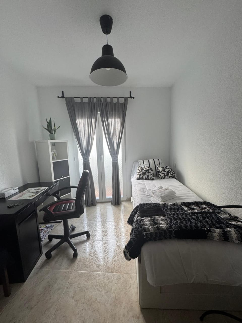Photo of the whole room, Bedroom