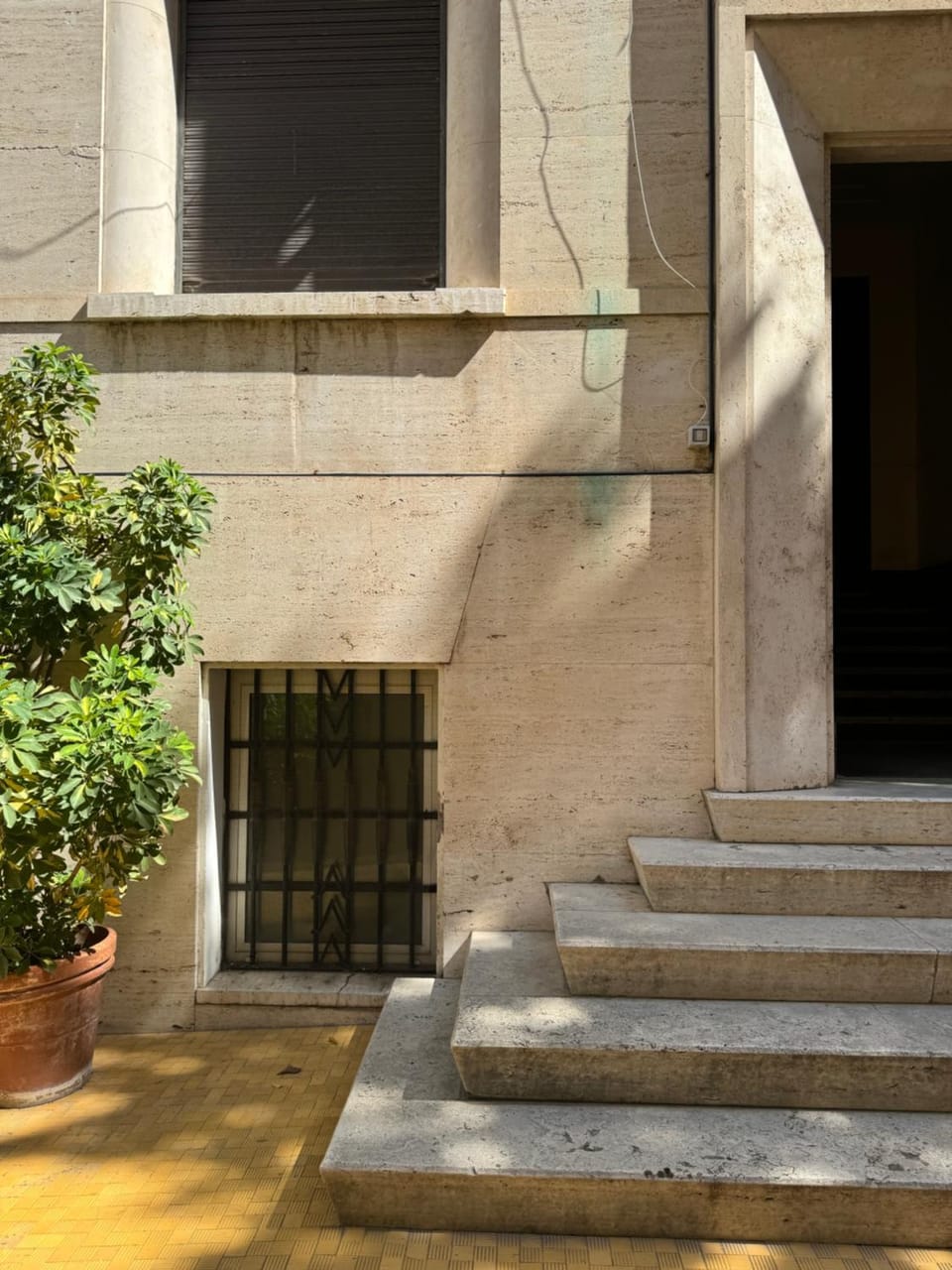 Facade/entrance