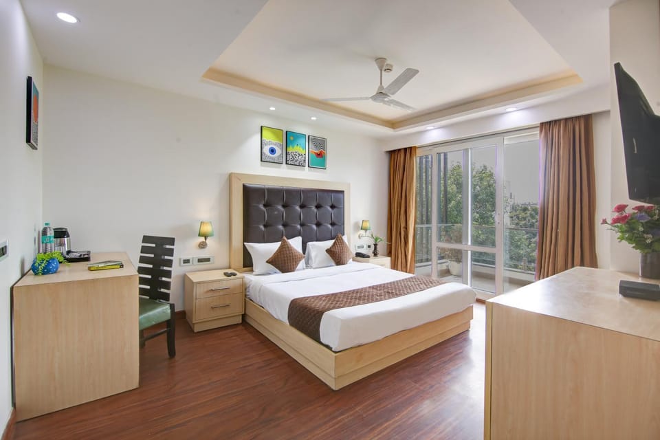Bed, TV and multimedia, Photo of the whole room