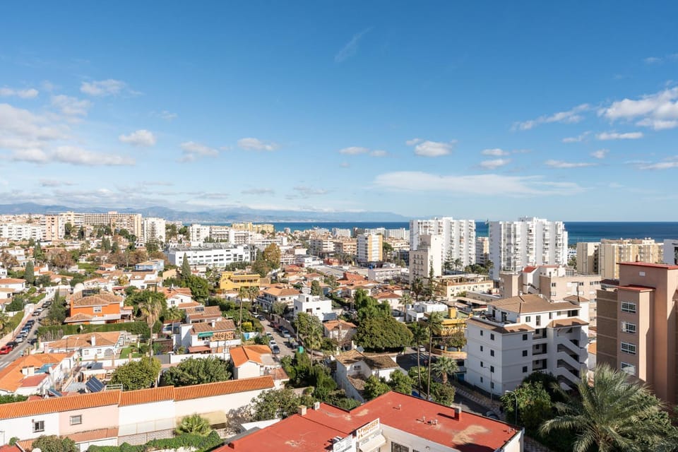 Day, Neighbourhood, City view, Sea view, Location